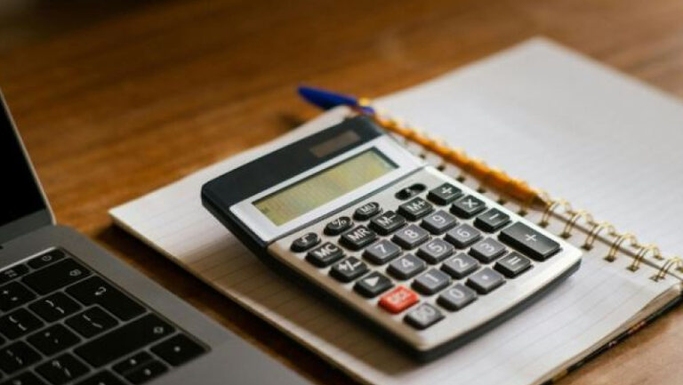 Choisir un expert-comptable pour une PME : critères et enjeux à considérer.