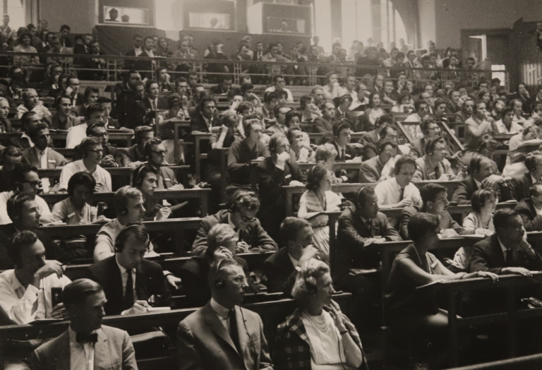 L’Europe face à un manque de courage dans la narration de son histoire, selon des experts.