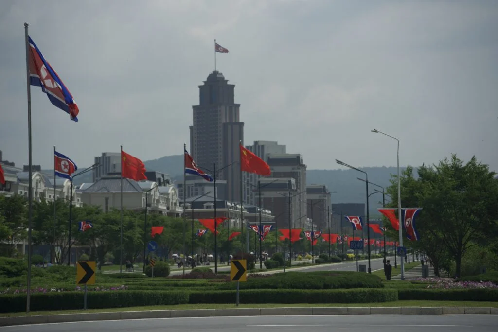 Sommet sino-nord-coréen : la Chine renforce son partenariat stratégique avec la Corée du Nord