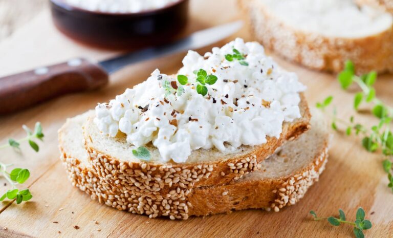 Le cottage cheese attire l’attention des nutritionnistes pour ses bienfaits nutritionnels.