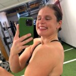 Ilona Maher répond aux critiques après son défilé en tenue de plage lors d&rsquo;un événement sportif.