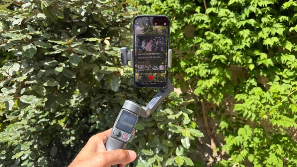 DJI Osmo Mobile 8P intègre un accessoire pour améliorer la stabilisation des smartphones.