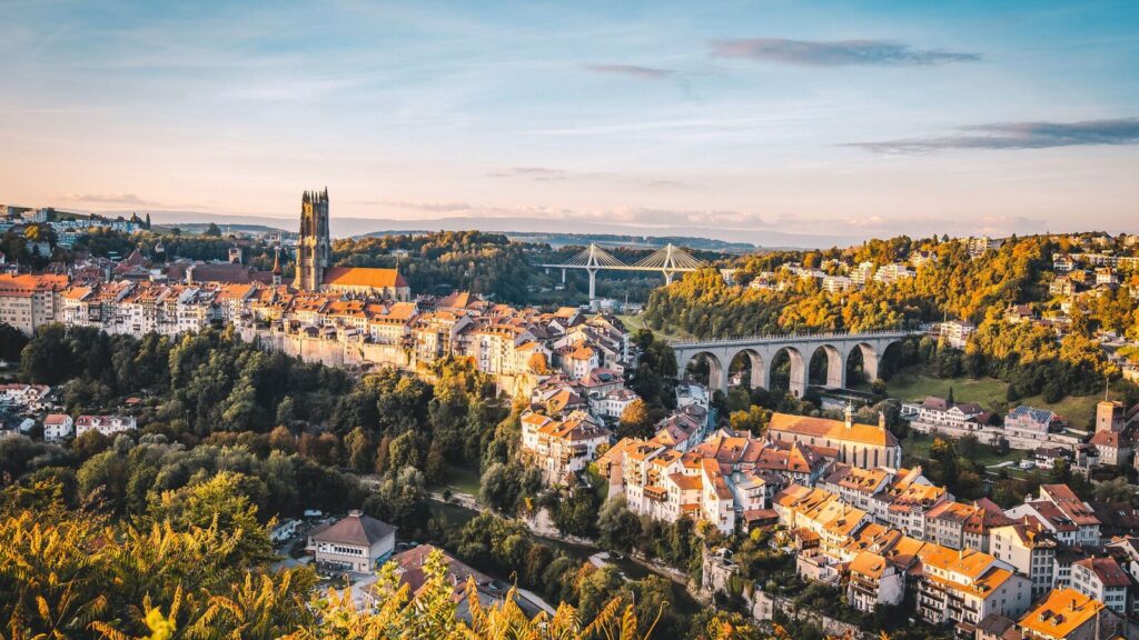 Fribourg : un festival entre nature et culture attire des visiteurs variés.