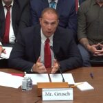 David Grusch accuse des institutions américaines de dissimuler des informations sur les OVNI.