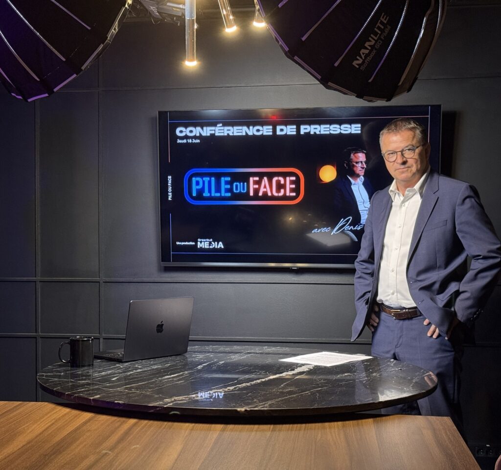 Denis Carreaux lance son nouveau podcast « Pile ou Face » avec Greenbull Média.