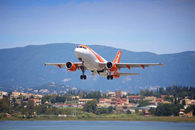 easyJet en discussions pour un rachat par Castlelake, Air France s’intéresse au dossier