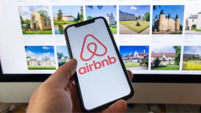 Surtourisme à Nice : la mairie d’Éric Ciotti soutient les locations Airbnb, la gauche s’oppose.