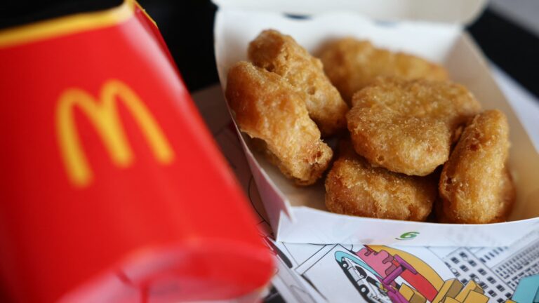 McDonald’s défend la traçabilité de sa volaille face à la concurrence de Master Poulet.