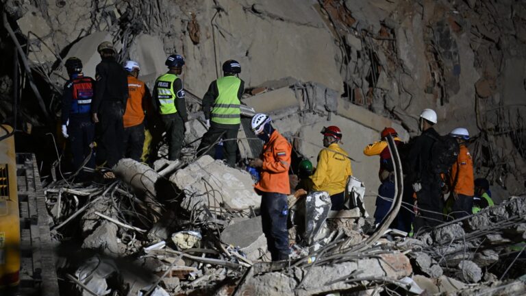 Double séisme au Venezuela : bilan de 589 morts, les recherches de survivants se poursuivent.
