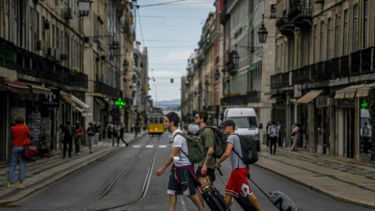 Test de moins de 24h requis pour les non-vaccinés à leur retour d’Espagne et du Portugal.