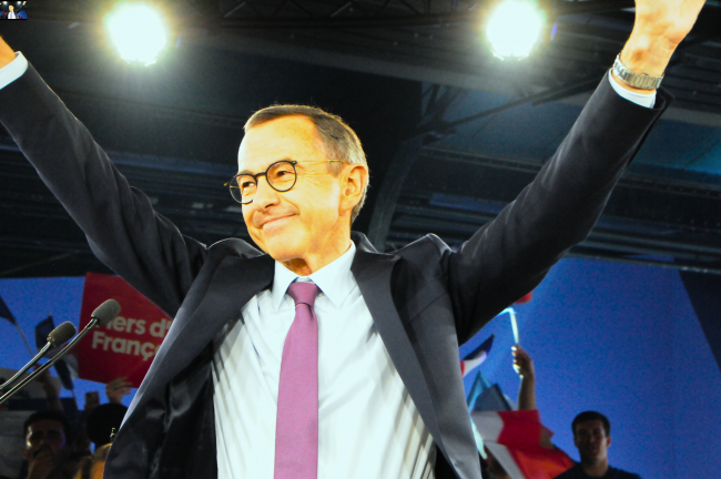 Bruno Retailleau annonce sa candidature à l’Élysée devant une droite réunie.