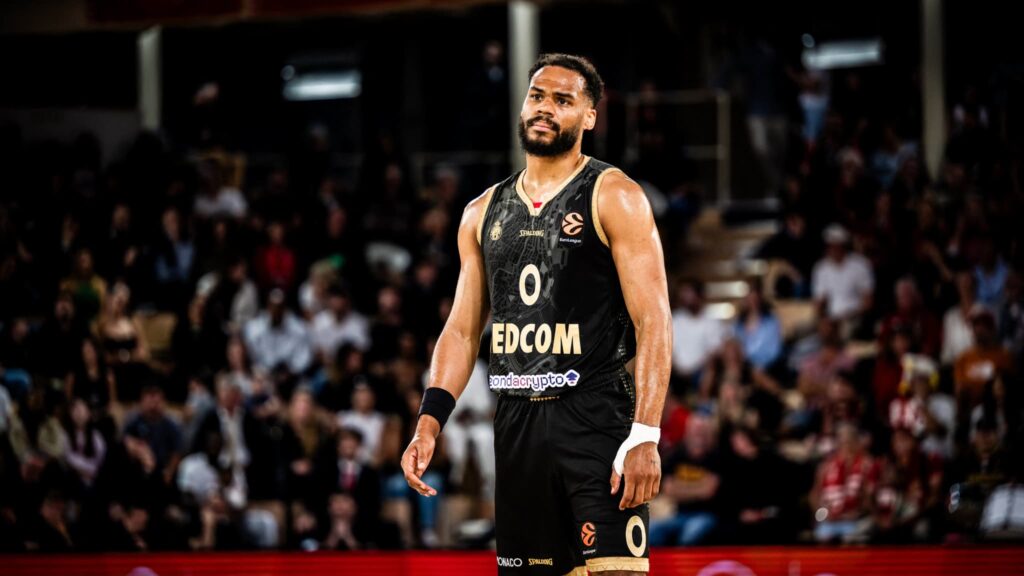 Monaco égalise contre Paris en finale de Betclic Elite et relance le match.