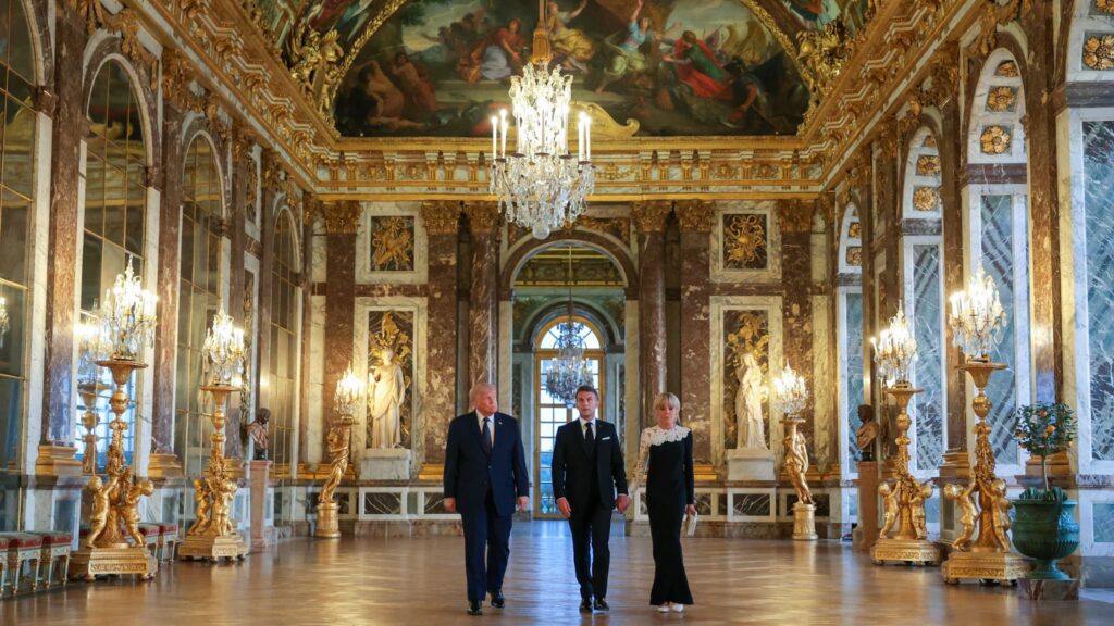 Guerre au Moyen-Orient : Trump signe un accord à Versailles pour la paix avec l’Iran