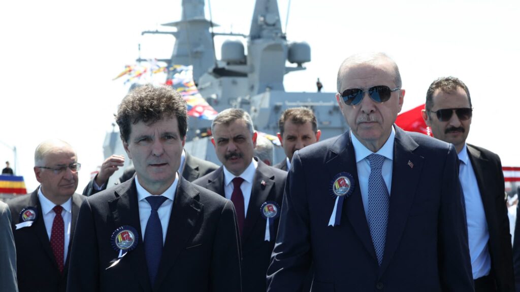 La Turquie exporte un patrouilleur vers la Roumanie, marquant un premier dans l’OTAN.