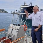 Un nouveau bateau dépollueur déployé pour assainir les eaux du littoral niçois.