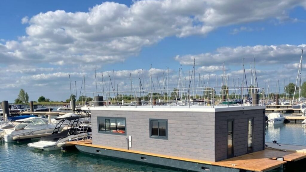 Dormir sur le lac du Der : une flottille écologique pour se déconnecter près de Paris.