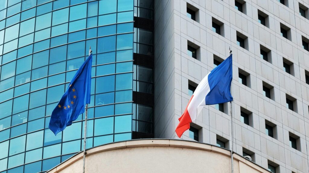 Procédures-bâillons : la France adopte une transposition sans débat parlementaire.