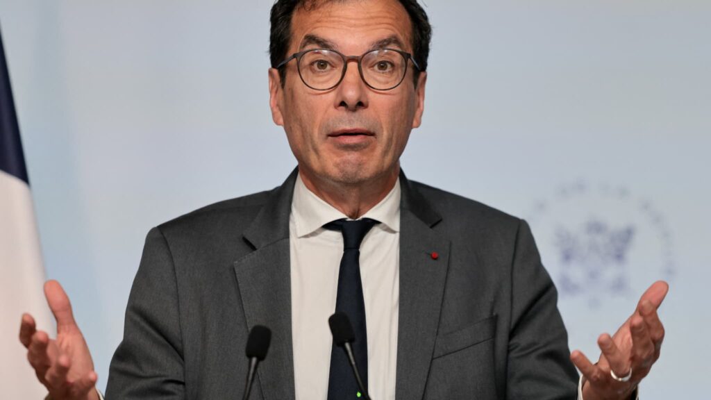 Le ministre du Travail appelle les maires à autoriser les chantiers dès 5 heures du matin.