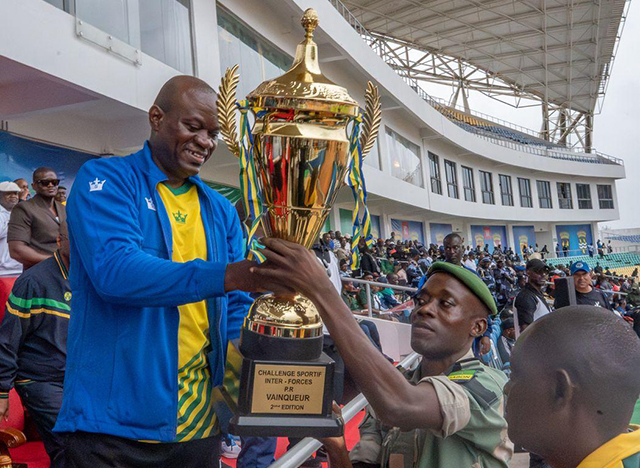 Finale interforces : Oligui Nguema remporte la fête, la Police nationale bat l’Armée