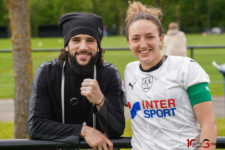 Léa Tellier-Bouazni et son frère Nabil s’affrontent à Amiens en boxe et football.