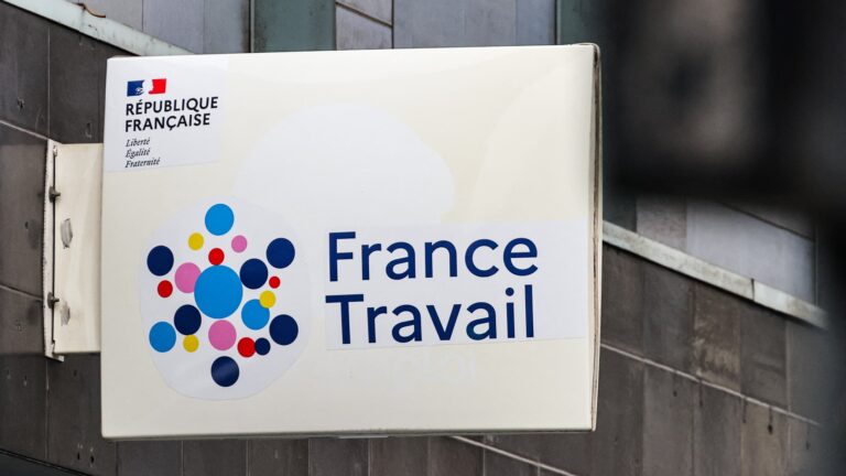 L’IA chez France Travail : les conseillers craignent une substitution malgré un gain de temps.