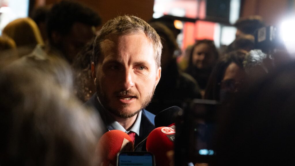 François Piquemal, candidat LFI à Toulouse, envisage de porter plainte après des invectives.