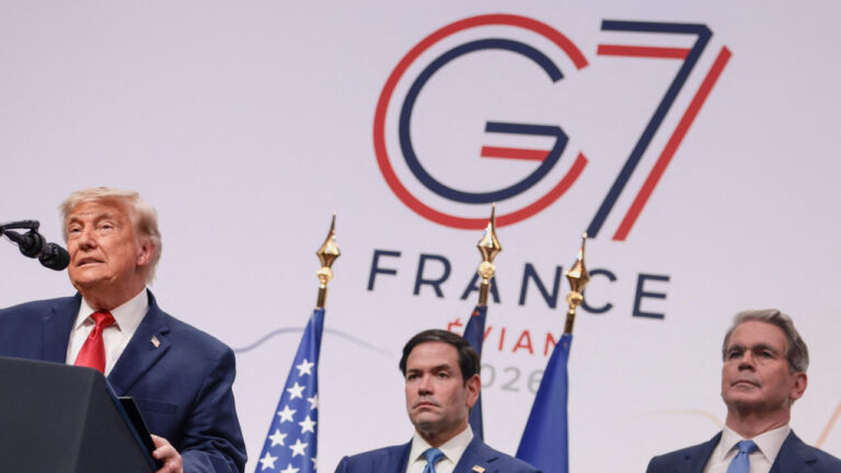 Trump qualifie le G7 de « couronné de réussite » avant un dîner avec Macron à Versailles.