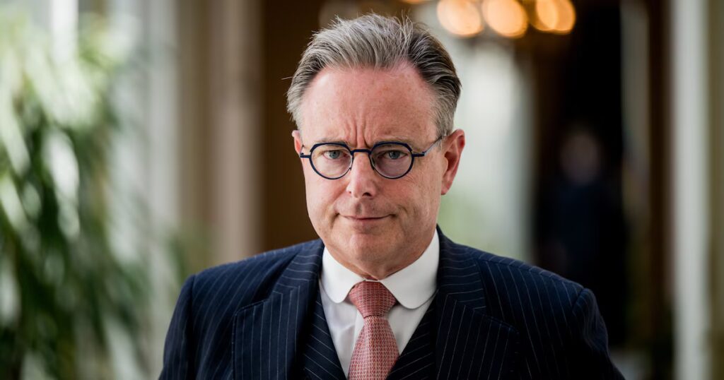 De Wever critique l’hymne des Diables rouges : « Pas élégant » et « Ce n’est pas réussi ».