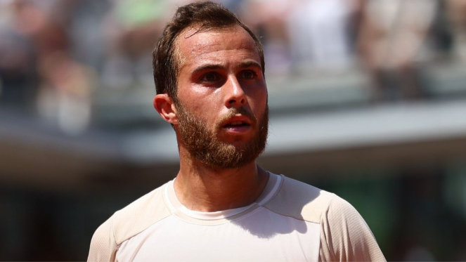 Wimbledon : Hugo Gaston bat Clément Tabur et accède à la finale du tournoi qualificatif