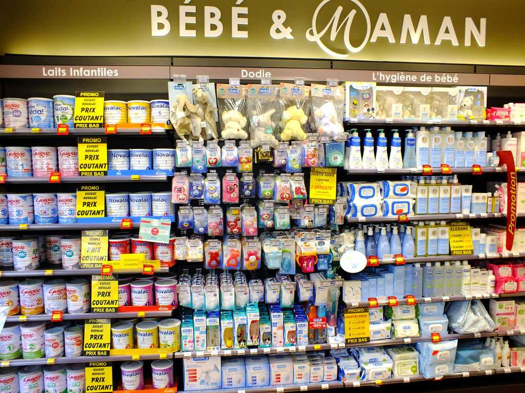 L’UE établit un seuil de sécurité pour une toxine après des rappels de lait infantile.