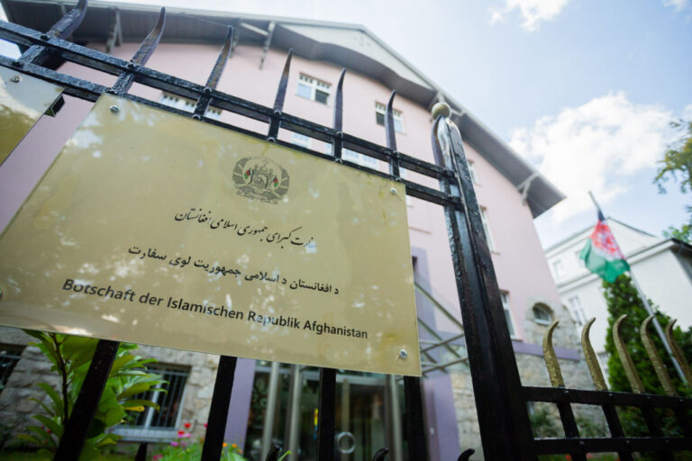 Les talibans demandent un accès consulaire en Europe lors de leur visite à Bruxelles.