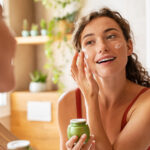 L&rsquo;acide hyaluronique : un ingrédient clé pour l&rsquo;hydratation de la peau selon des études dermatologiques.