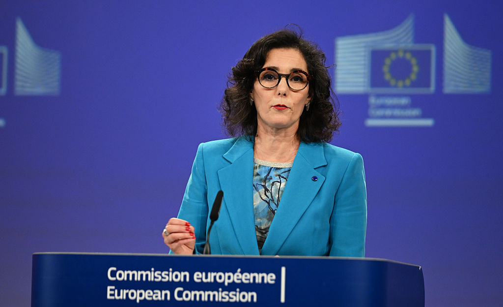 Lahbib exclut l’adoption de nouvelles législations européennes sur l’égalité de genre.