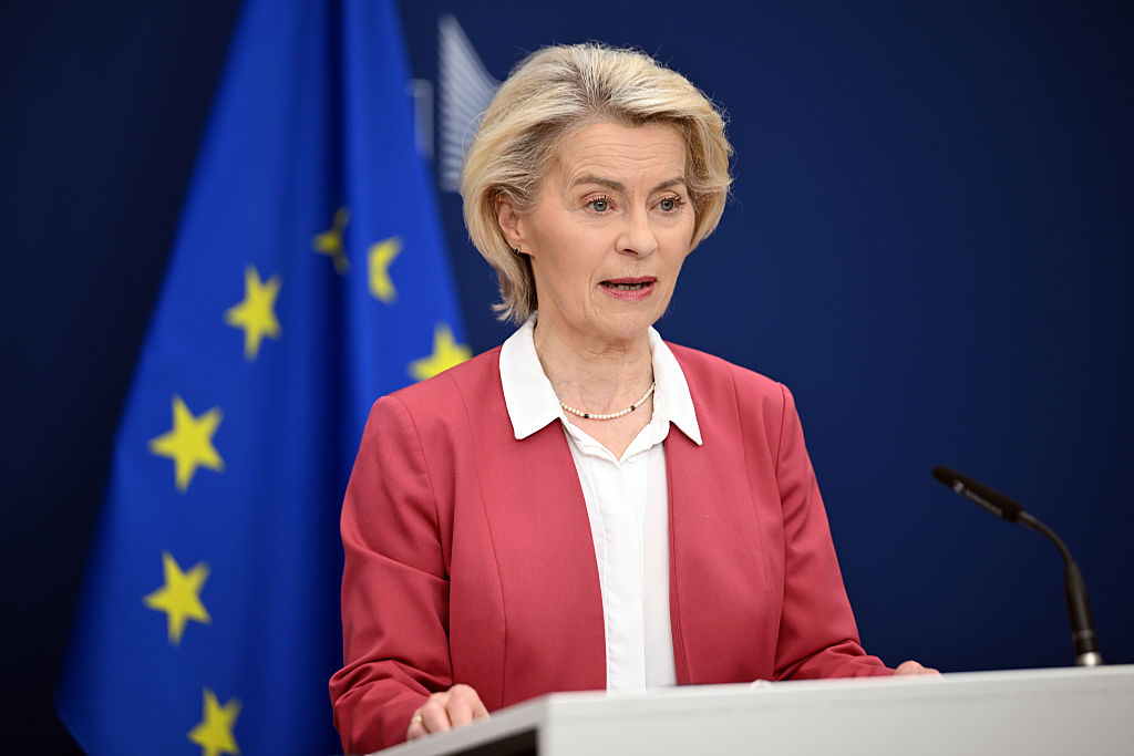 L’UE gèle le plafond des prix du pétrole russe dans un nouveau train de sanctions.