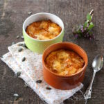 Gratin de courge et riz : une recette traditionnelle revisitée en France.