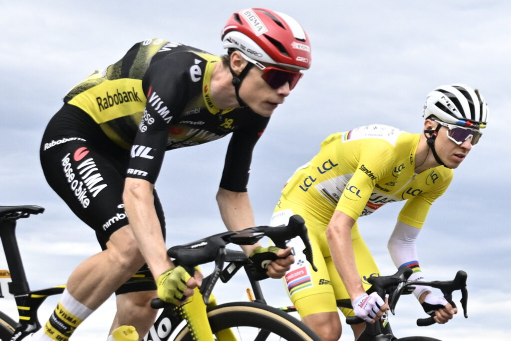 Le Tour de France s’élance de Reims, marquant un nouveau départ pour la compétition.