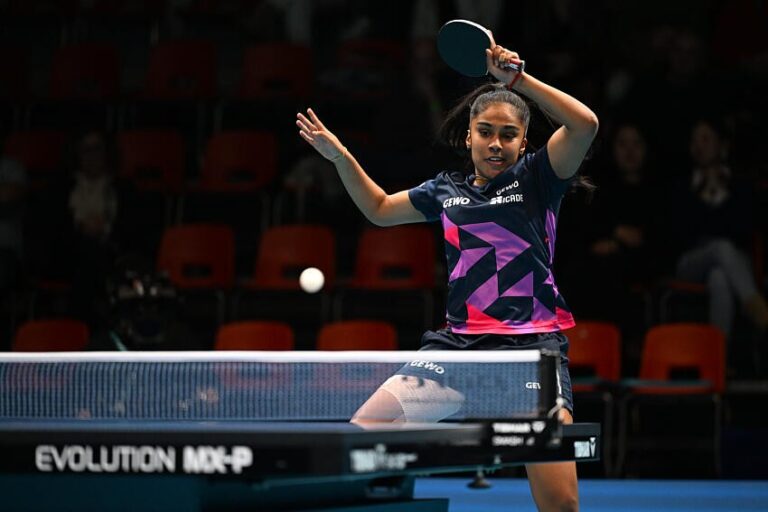 Prithika Pavade remporte le titre de championne de France de tennis de table.