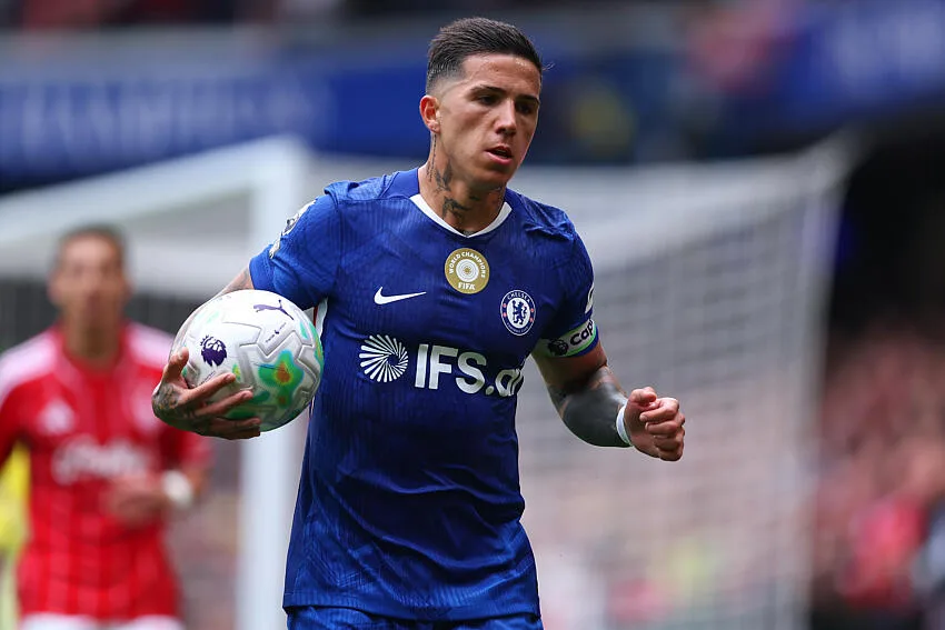 Chelsea réduit le prix de transfert d’Enzo Fernandez pour faciliter son départ.