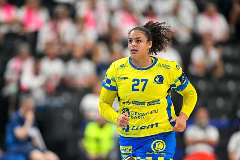 Sarah Bouktit désignée meilleure joueuse de la saison en Ligue féminine de handball