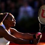 Serena Williams se retire du Queen&rsquo;s après la blessure de sa partenaire Victoria Mboko.