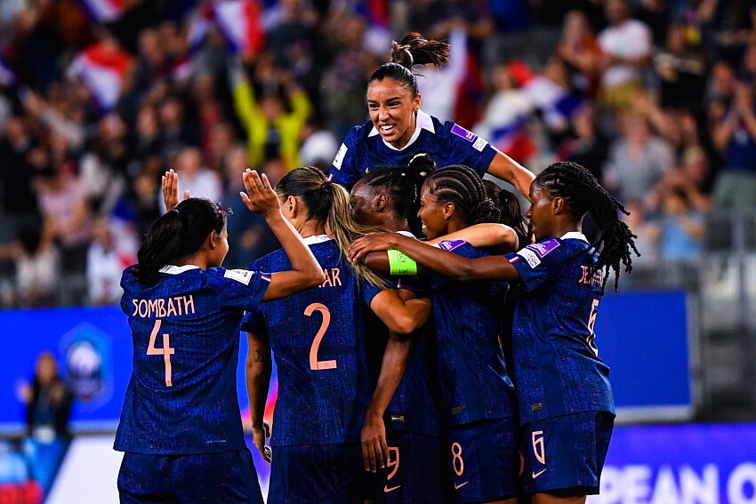 Les Bleues se qualifient pour la Coupe du monde de football féminin.