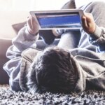 « Alexandre Caron analyse les effets des écrans sur la santé des jeunes et la responsabilité partagée »