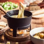 Recette de fondue savoyarde maison avec Comté, Beaufort et Emmental en France