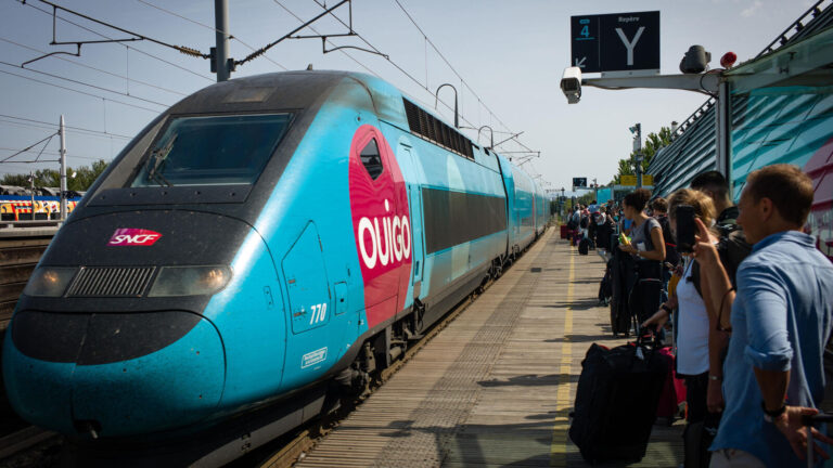 Cdiscount Voyages propose des séjours en train avec tarifs privilégiés pour un enjeu écologique.