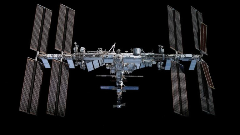 Fuite d’air sur l’ISS : tensions croissantes entre la NASA et Roscosmos sur la gestion de crise.