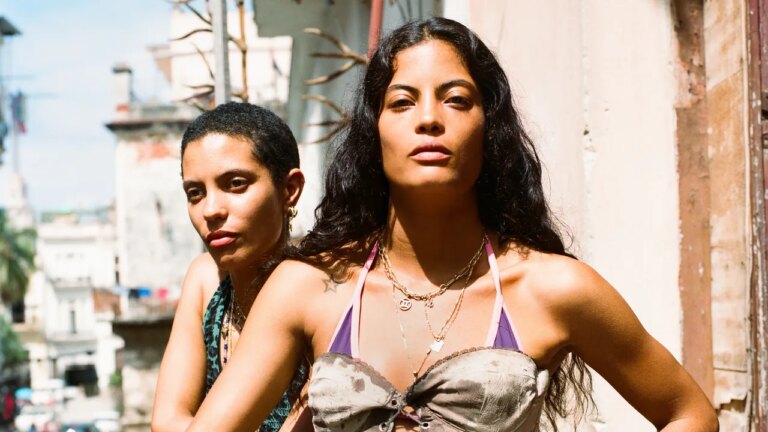 Ibeyi évoque un réalignement de valeurs et de désirs pour leur album Offering