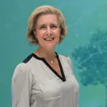 Véronique Brajeux-Ferrouillat évoque les enjeux du RSE dans l&rsquo;Executive MBA en France.