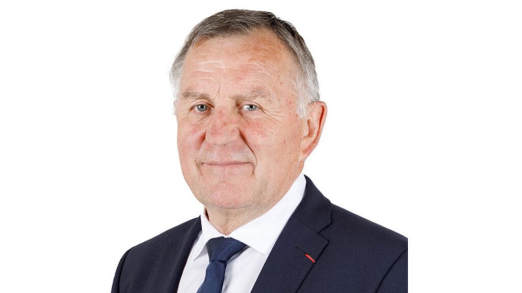 Affaire Jean-Luc Brault : Anticor porte plainte contre des membres du gouvernement français.