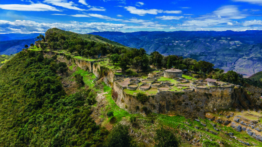 Pérou : exploration des délices culinaires de Lima et des ruines de Kuelap.