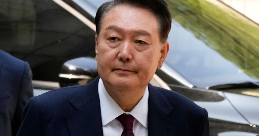 Yoon Suk Yeol, ex-président sud-coréen, condamné à 30 ans de prison pour corruption.